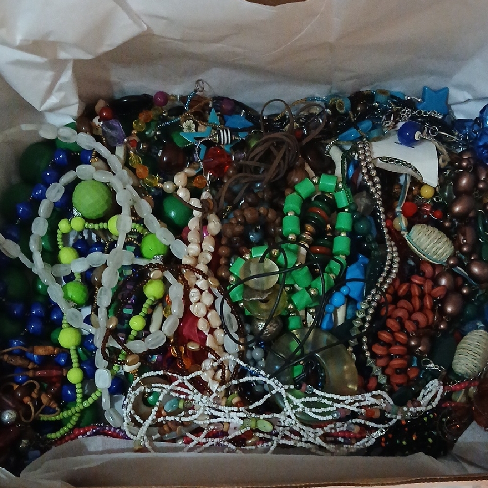 ♡Big Lot Of Vintage Beaded And Wooden Necklaces♡
